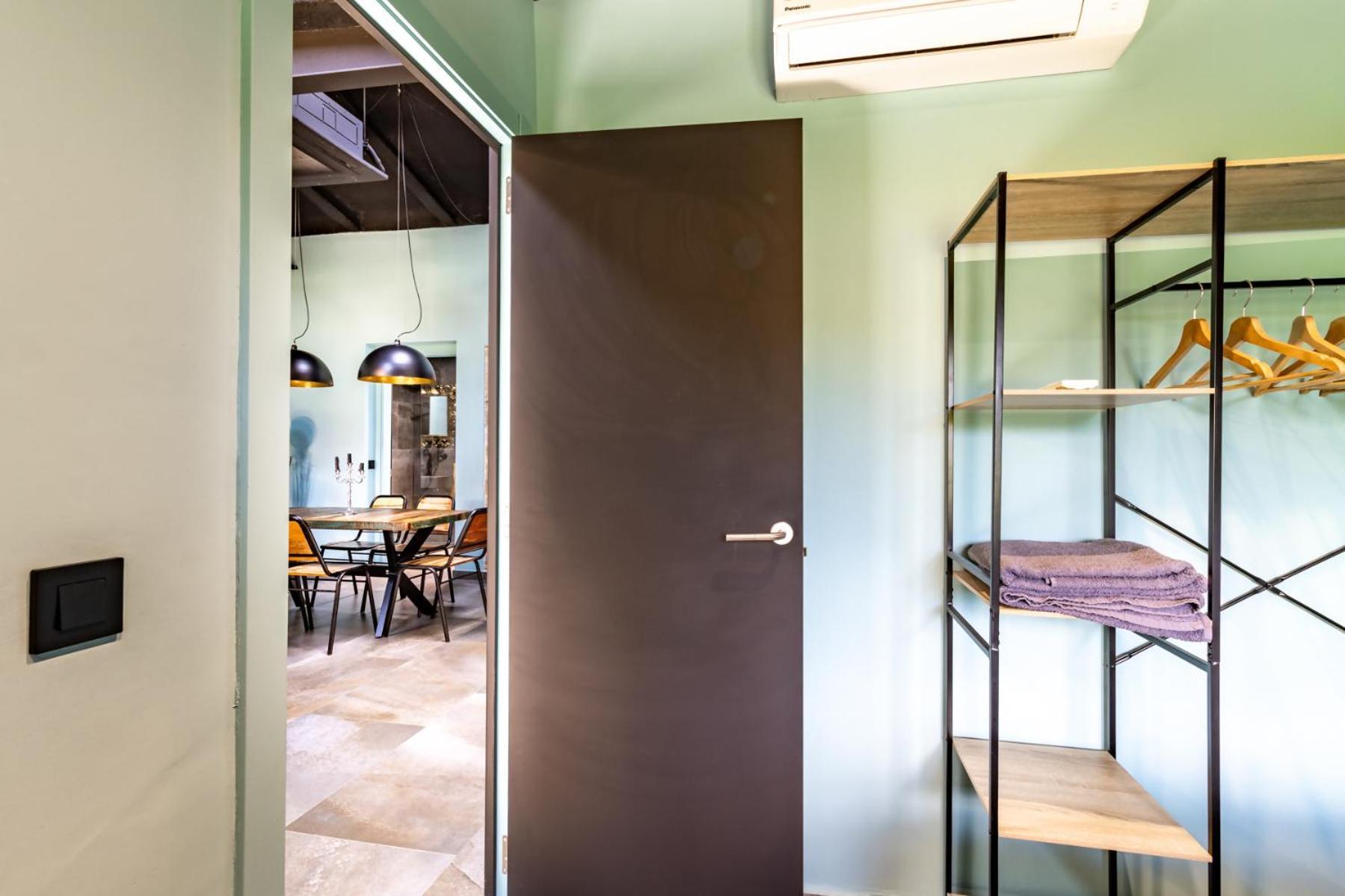Black House Sorprendente Casa Estilo Industrial Olot Exterior photo