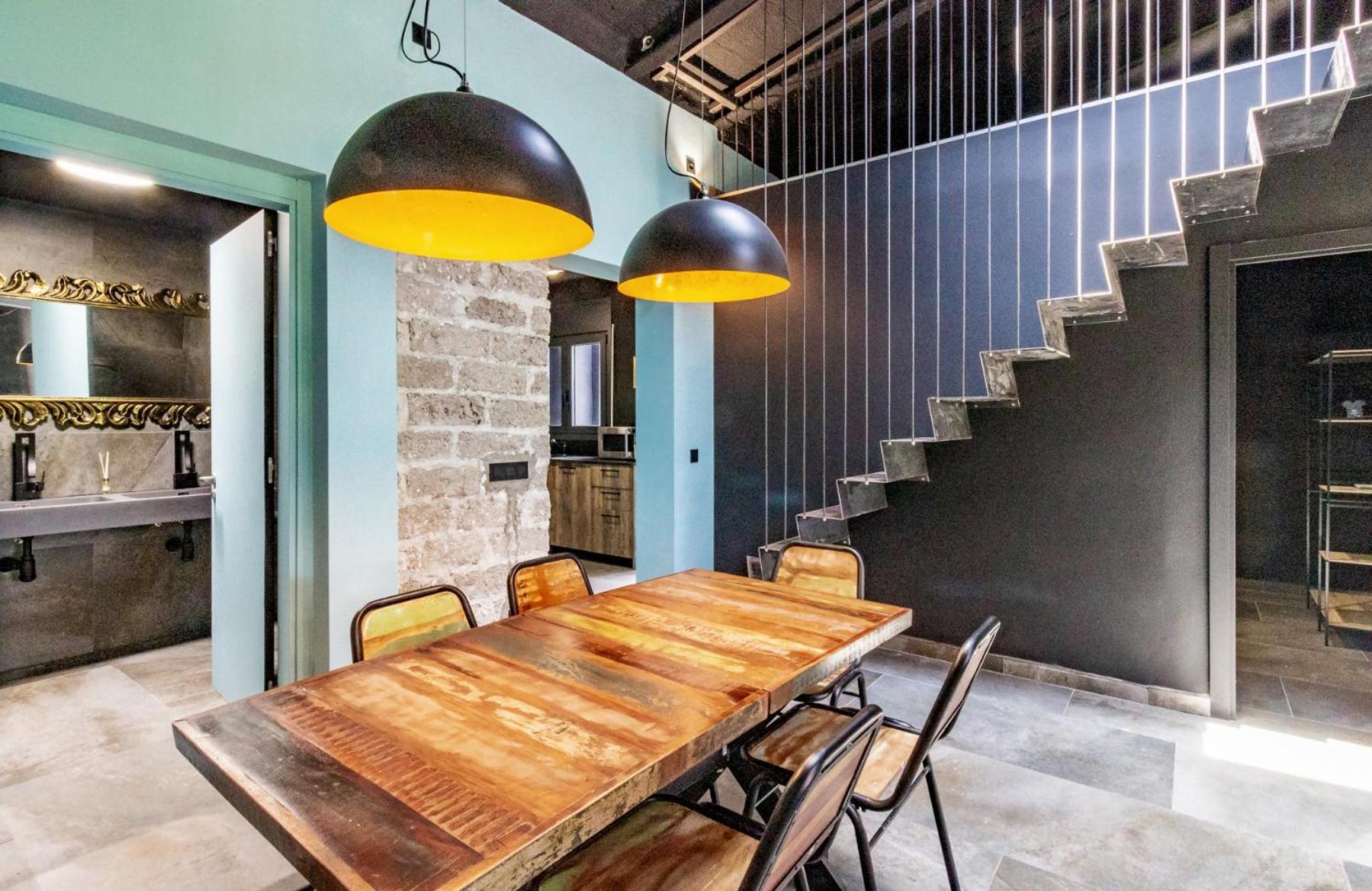 Black House Sorprendente Casa Estilo Industrial Olot Exterior photo