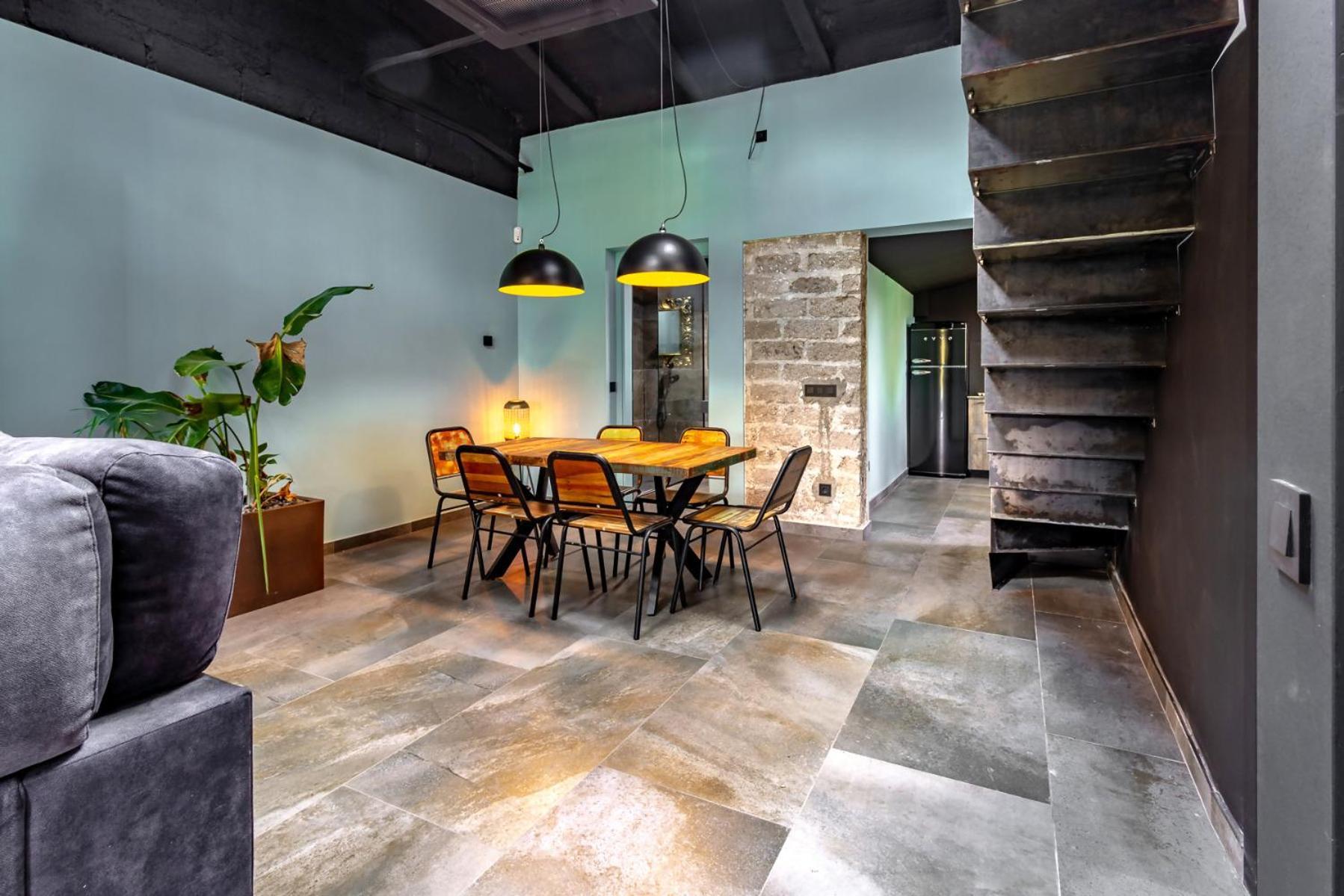 Black House Sorprendente Casa Estilo Industrial Olot Exterior photo
