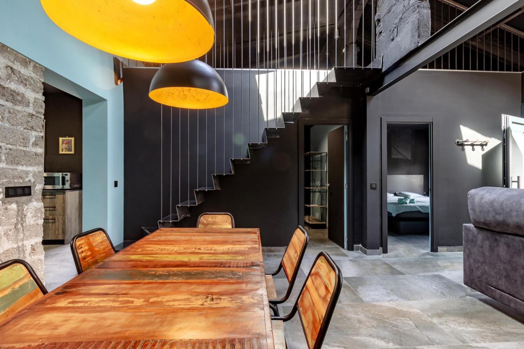 Black House Sorprendente Casa Estilo Industrial Olot Exterior photo